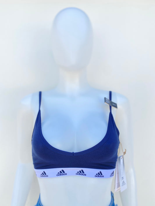 Top/ bra ADIDAS original, azul marino, con elástico blanco y logotipo y letras ADIDAS de color azul marino.