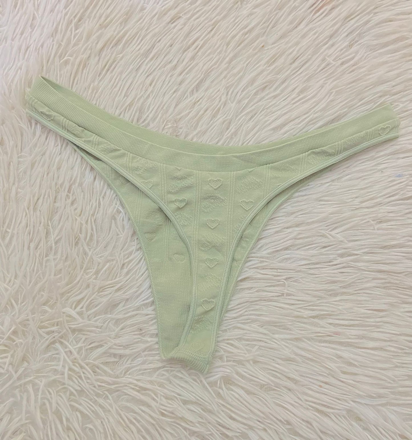 Panti PINK original verde opaco con estampado de corazón, tanga.
