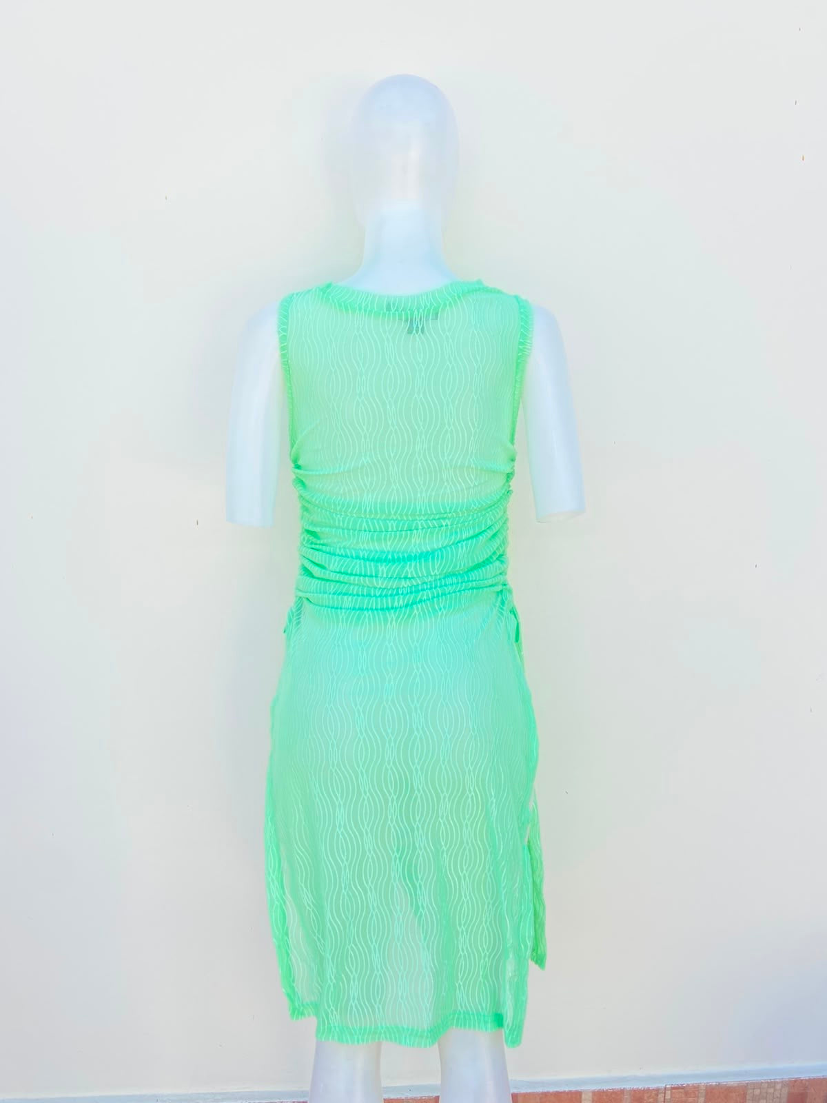 Vestido/ cover up LOVE original, color verde claro, transparente, con lazos ajustables y abiertos en las piernas.