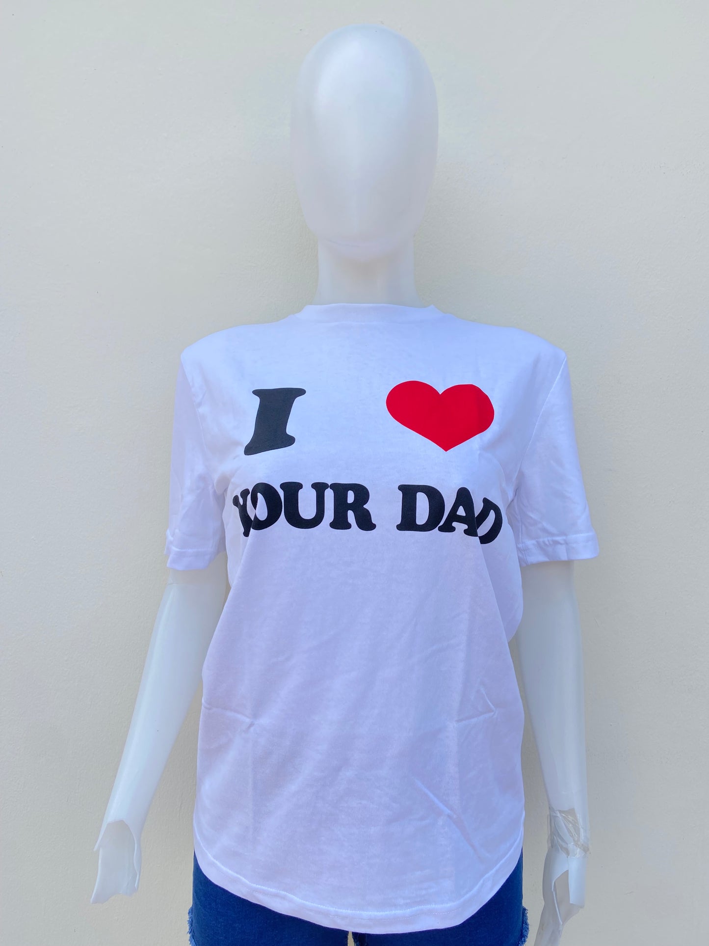 T-shirt camiseta 100% algodón orgánico l, blanco con letras I ❤️ YOUR DAD ( amo a tu papá ) en negro.