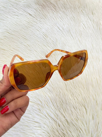 Lentes, marron claro con estampado de animal print y micas claras, con protección UV 100-400.
