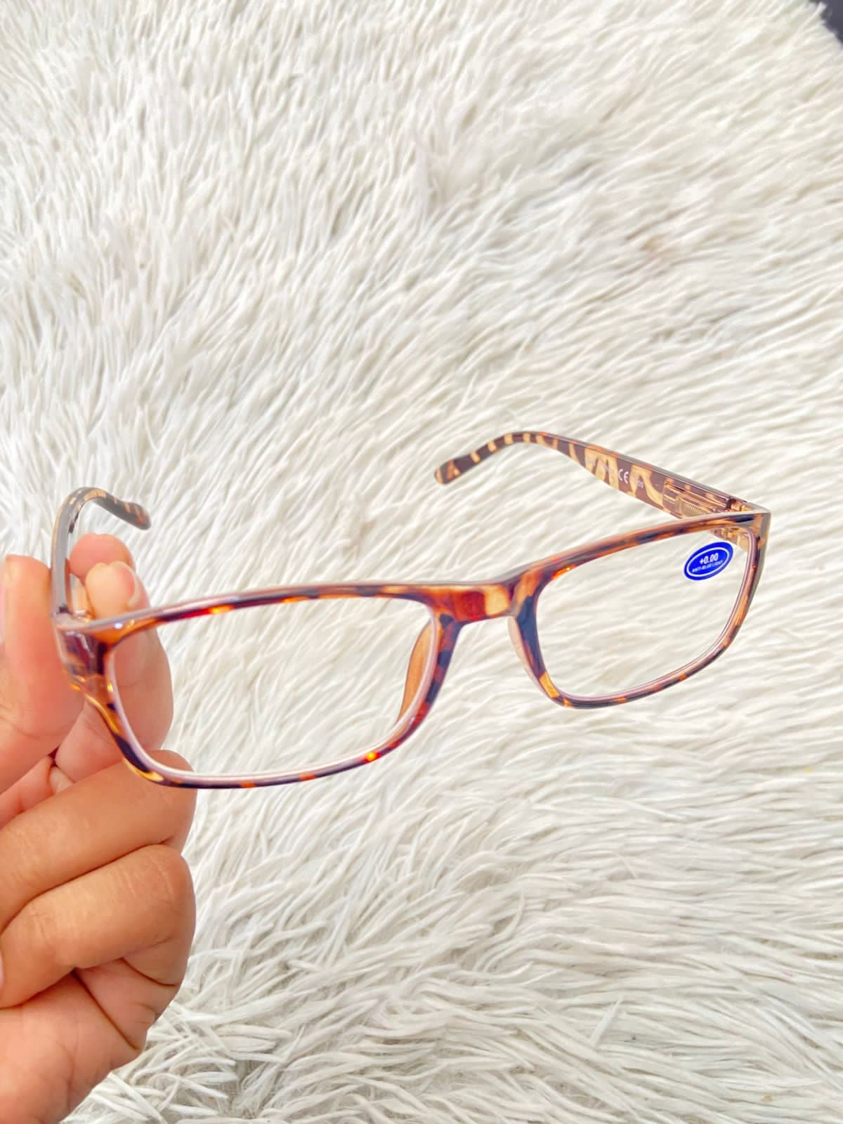 Lentes en color marron claro y estampado de animal print, micas claras. pequeño