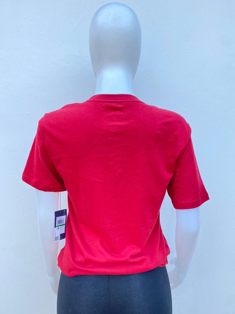T-shirt Tommy Hilfiger original rojo con letras TOMMY HILFIGER en blanco en frente.
