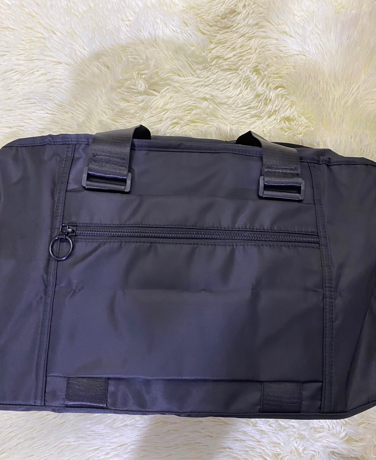 Bulto de viaje o gimnasio, negro con varios compartimentos y lazo adicional