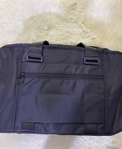 Bulto de viaje o gimnasio, negro con varios compartimentos y lazo adicional