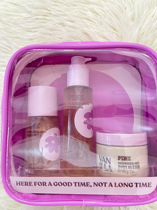 Pack PINK original de mini aceite, crema y colonia minis, morada, VANILLA, con brillos. Más el bolso