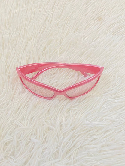 Lentes diseñados con protección UV 100-400 para proteger tu visión. Rosado metálico con micas claras.