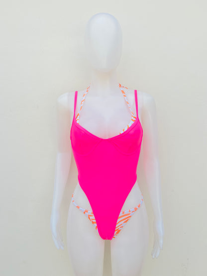 Biquini, de una pieza  rosado con naranja.