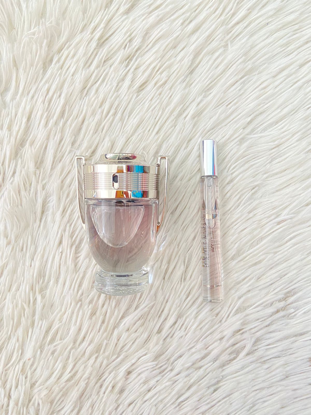 Set de dos INVICTUS Paco Rabanne Original perfume y mini perfume en color plateado.