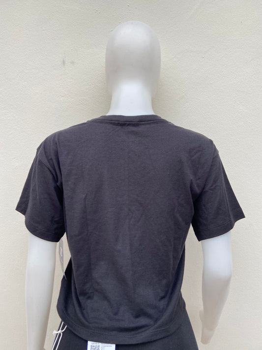 Top Champion original, negro con letras de la marca en frente.