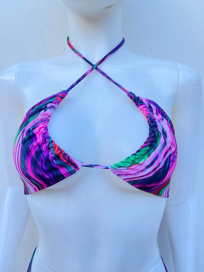 Biquini, morado con multicolores y cover Up adicional ( falda ), 3 piezas.