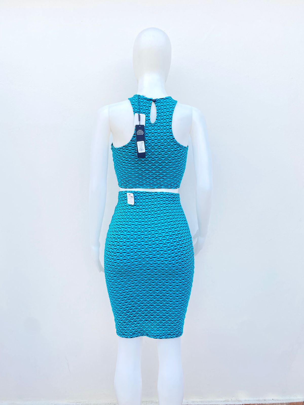 Conjunto Fashion Nova original azul con negro, de falda y top.