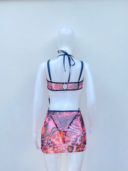 Biquini, rosado con negro y estampado de animal print, 3 piezas.