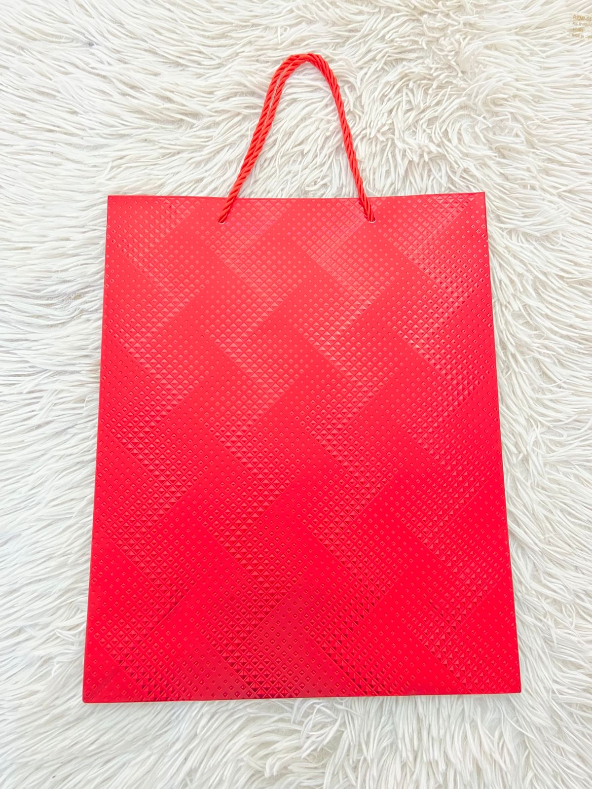 Shopping en color rojo estampado de lineas de cuadros. MEDIANO