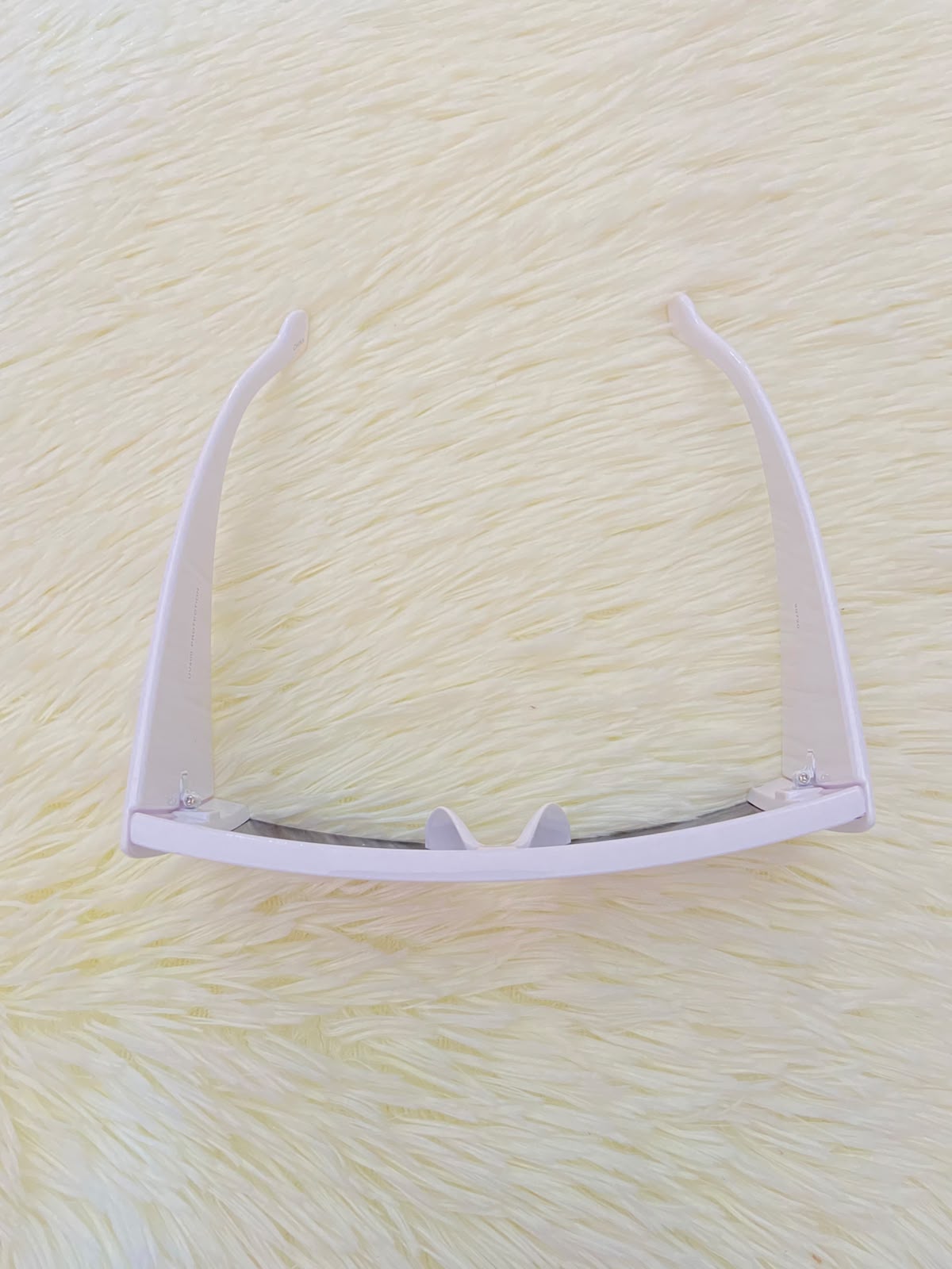 Lentes, rosado con montura blanca, cuadrados grande, con protecciones UV 100%.