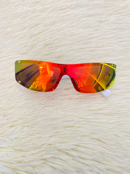 Lentes, multicolor con montura en color blanco y protección UV 100%.
