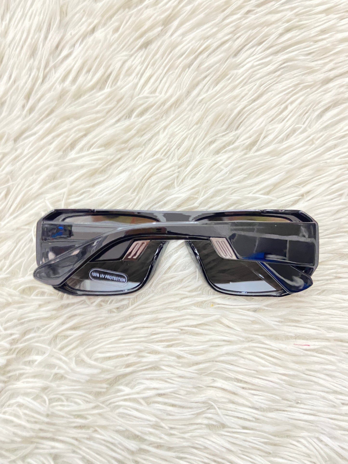 Lentes, negro cuadrado con micas plateadas.