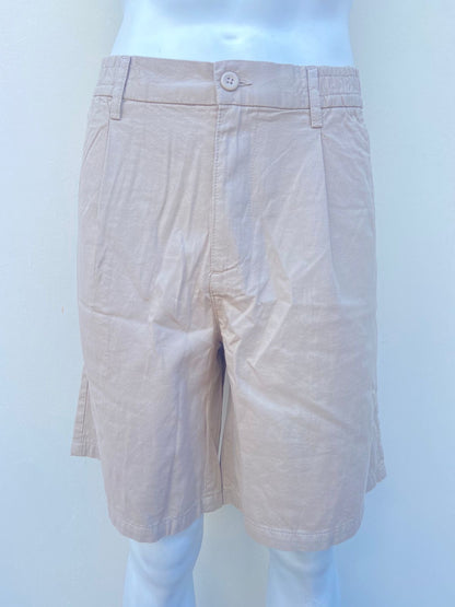 Bermuda OLD NAVY Original, en color crema (beige) con pretina ajustable en los lados.