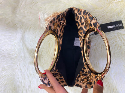 Cartera, marron con estampado de animal print y Cadena adicional.