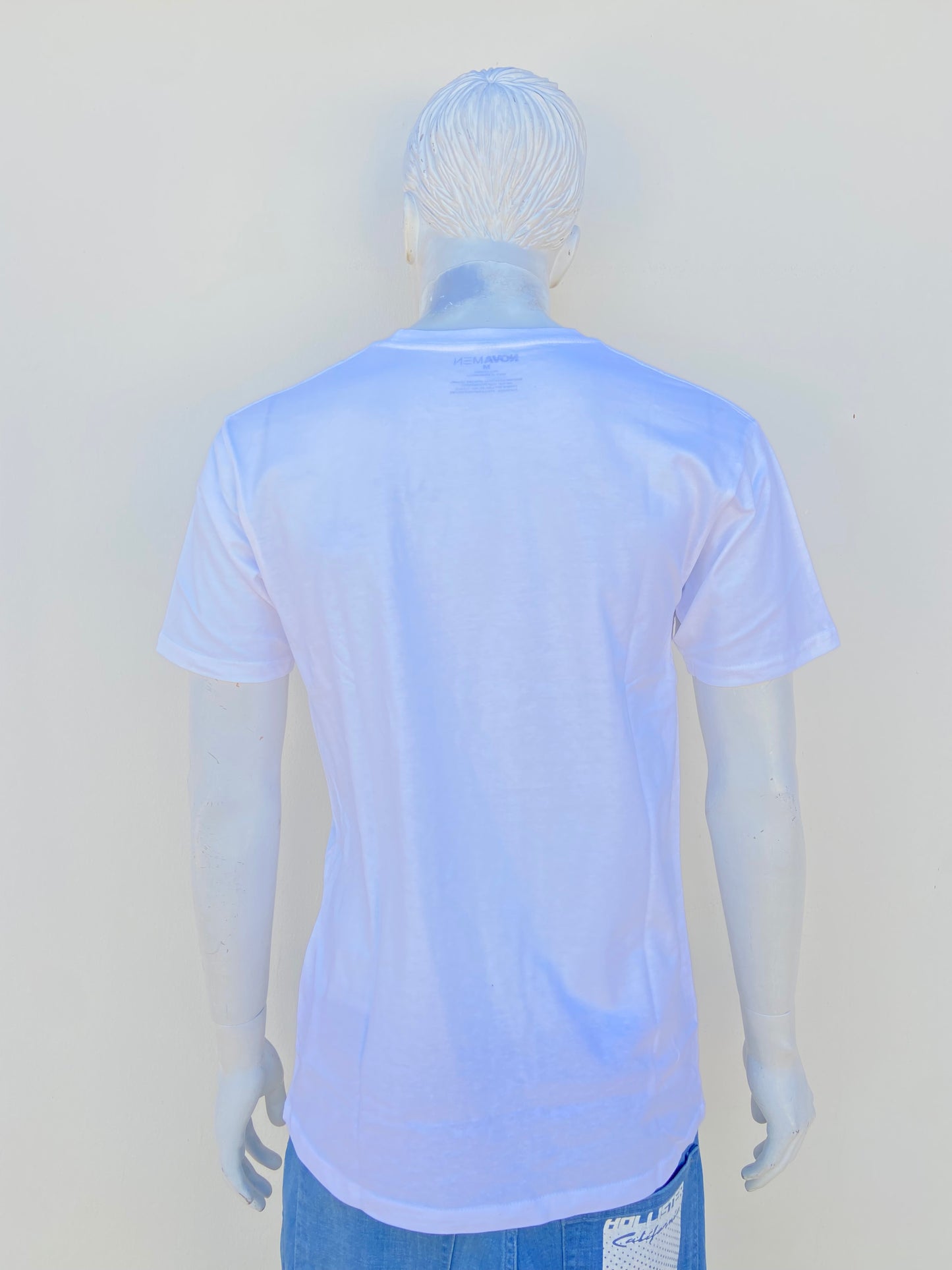 T-shirt, blanco con letras CREATED FOR LOVERS ( creado para los enamorados en color negro.