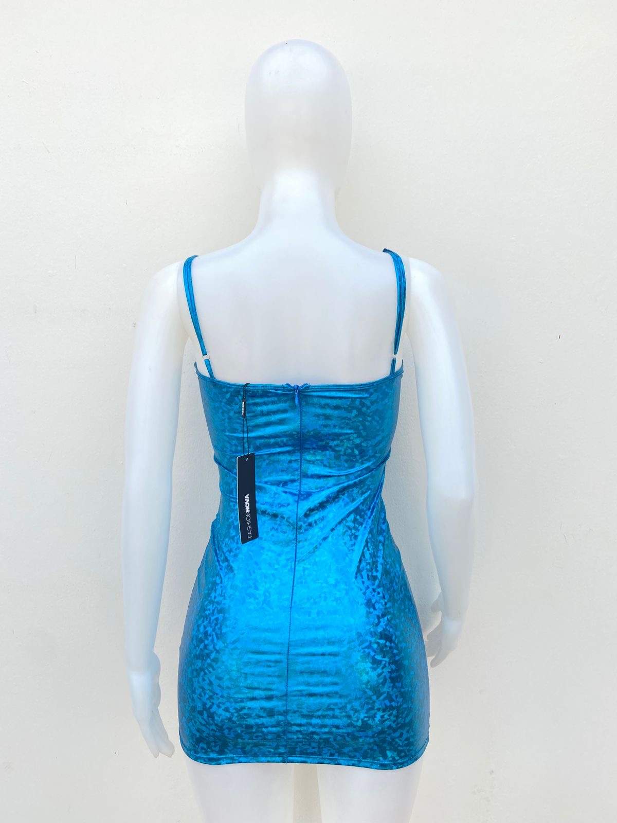 Vestido Fashion Nova original, azul turquesa metálico.