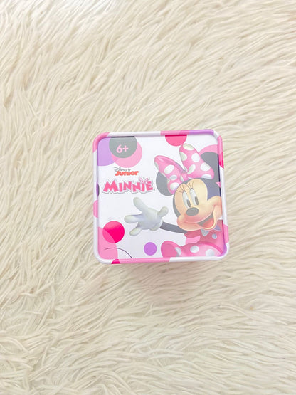 Reloj MINNIE en color rosado con imagen de minnie en el fondo
