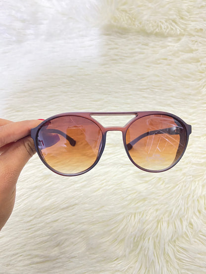 Lentes, marron con micas claras redondos y protecciones UV 400.