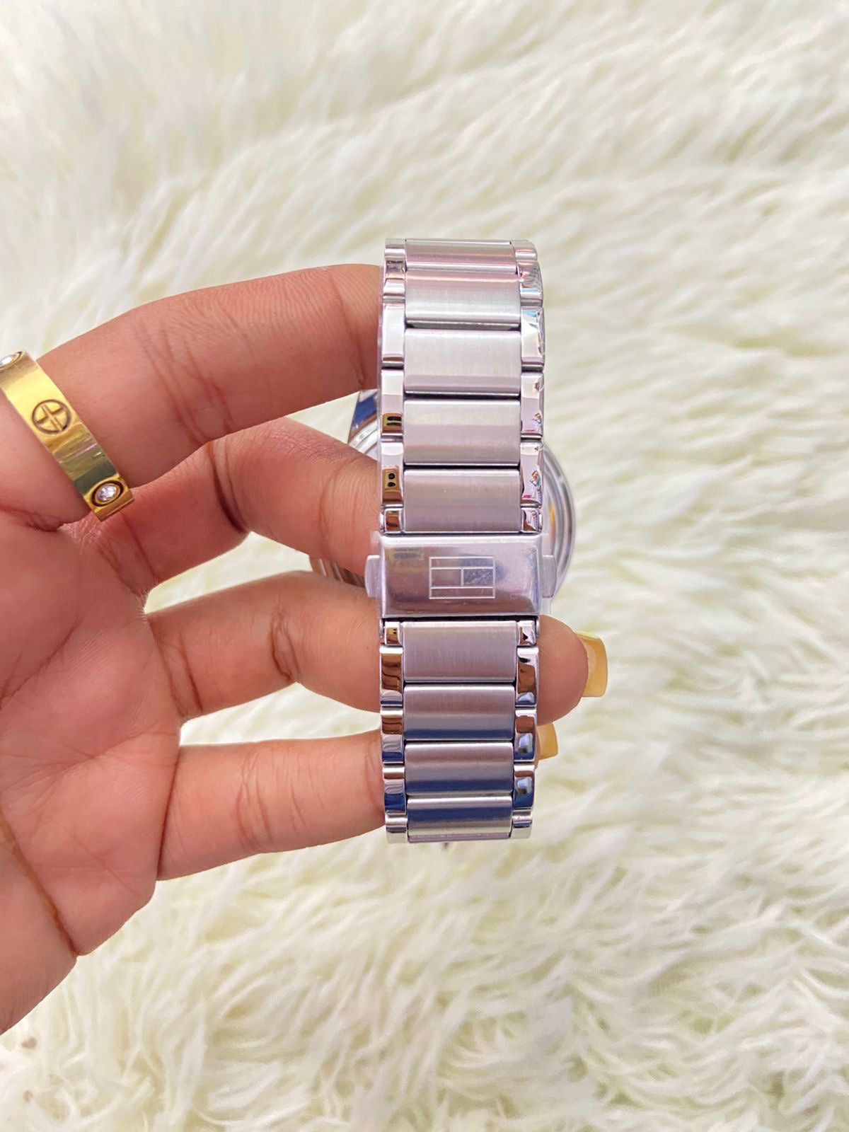 Reloj TOMMY HILFIGER original, 46mm cara , plateado con fondo negro con azul.