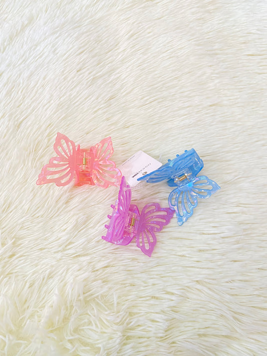 Set de ganchos de mariposas en color rosado, azul y morado.