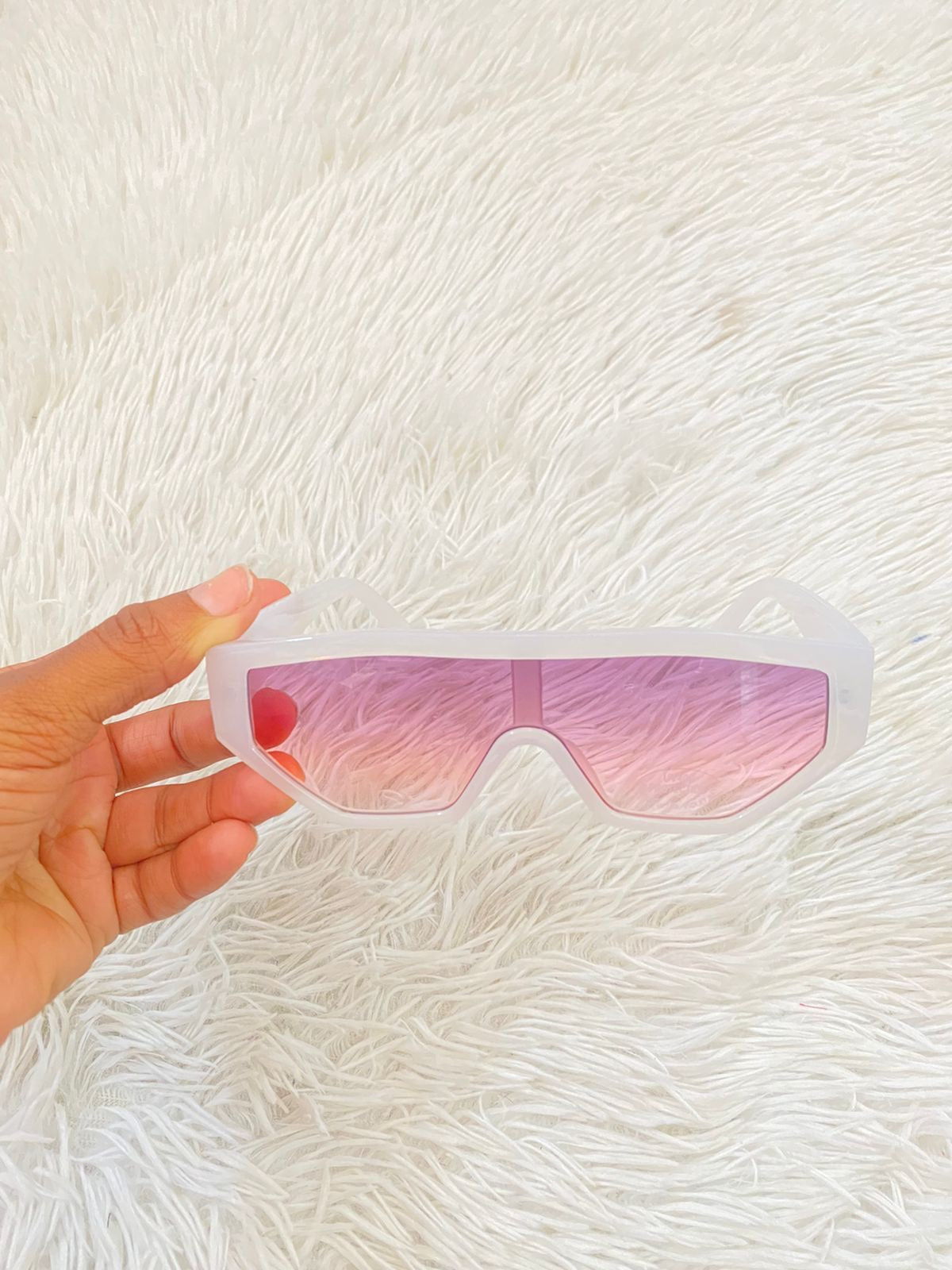 Lentes Fashion Nova original transparente con micas rosadas.