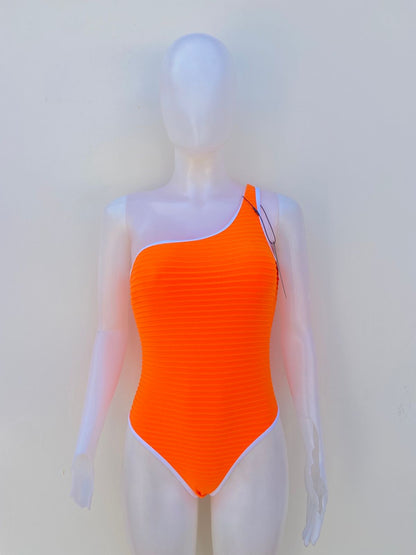 Biquini, naranja neón con líneas en color blanco, de un solo hombro, una pieza.