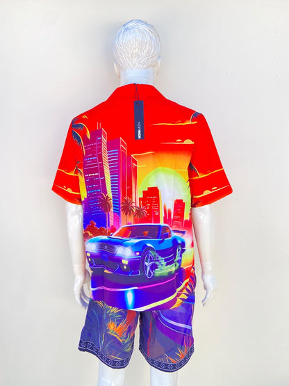 Conjunto, multicolor: rojo con estampado de un atardecer en una ciudad, de Bermuda y camisa.