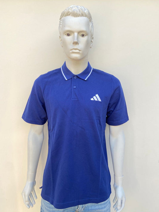 Polocher ADIDAS Original, en color azul marino con logotipo de la marca al frente y linea en el cuello en color blanco.