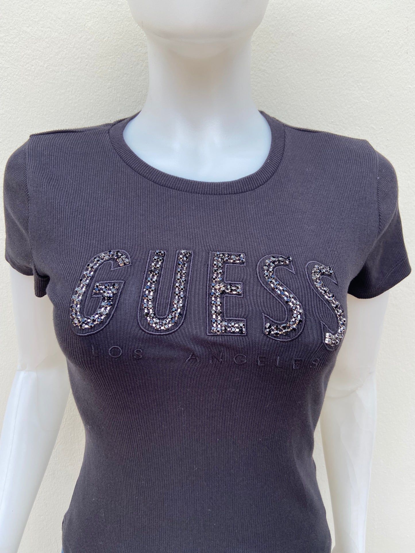 T-shirt GUESS original, negro con letras en piedras GUESS LOS ÁNGELES.