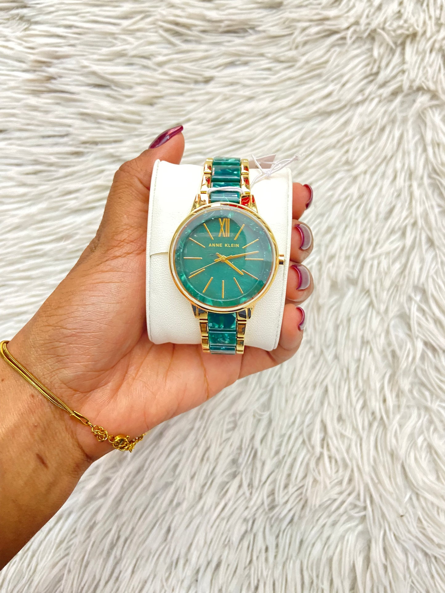 Reloj ANNE KLEIN original, color dorado con verde jade ( mármol ) con detalles dorados y verde.