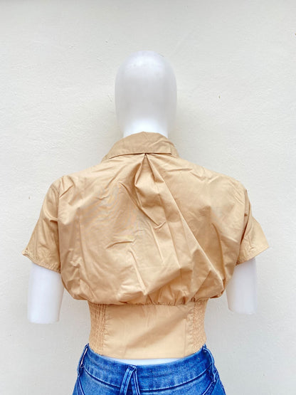 Blusa/ top color crema ( stone ), con botones en frente.
