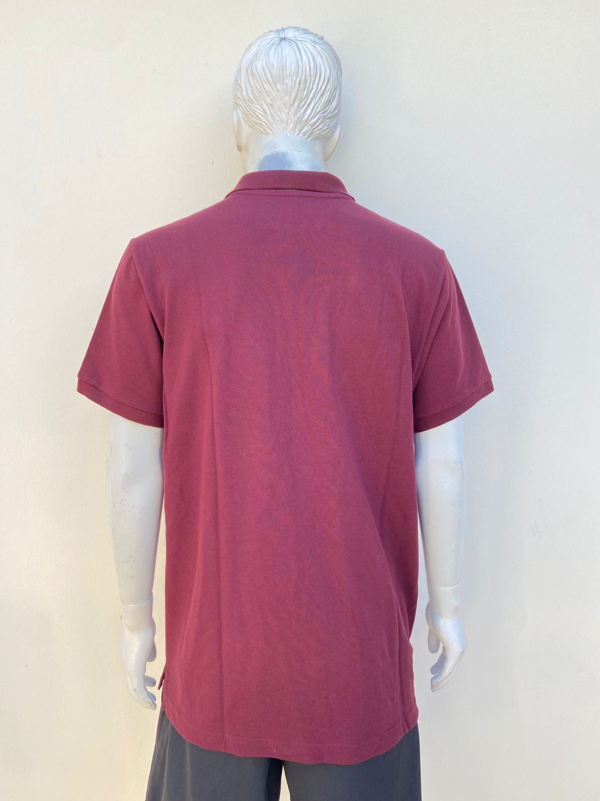 Polocher Aéropostale original, rojo vino liso, con botones el color blanco.