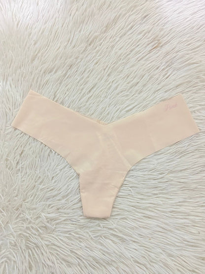 Panti PINK Victoria’s Secret original, crema liso con pequeñas letras PINK en negro en cursivas, tanga.