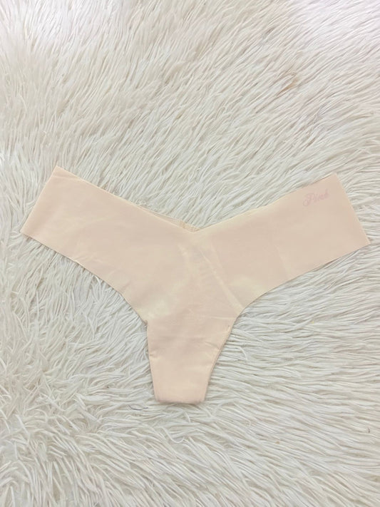 Panti PINK original, crema liso con pequeñas letras PINK en negro en cursivas, tanga.