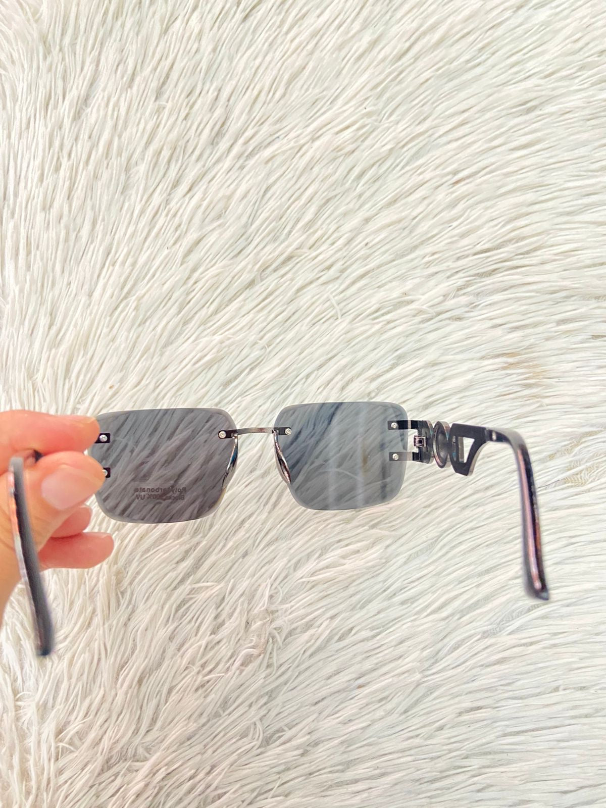 Lentes sin marco con detalles atras y micas azules oscura