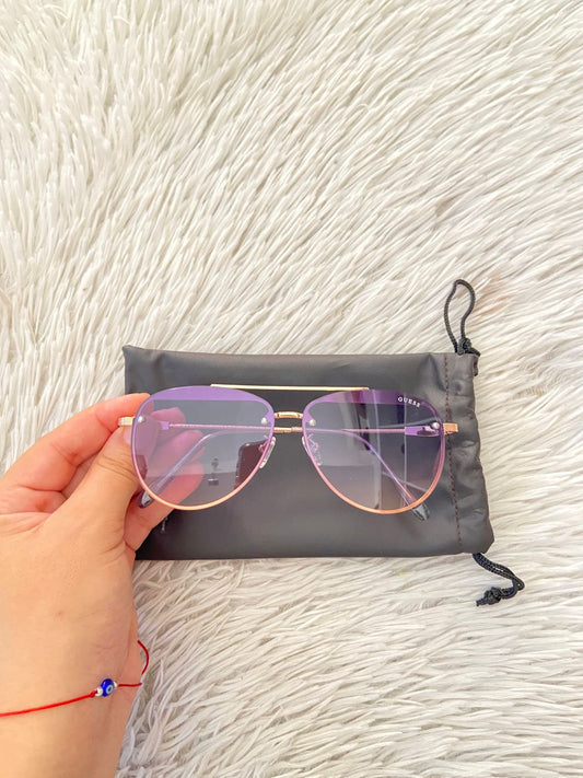 Lentes GUESS Original con protección UV 100-400 para proteger tu visión. Marco dorado  y micas en color azules/rosada.
