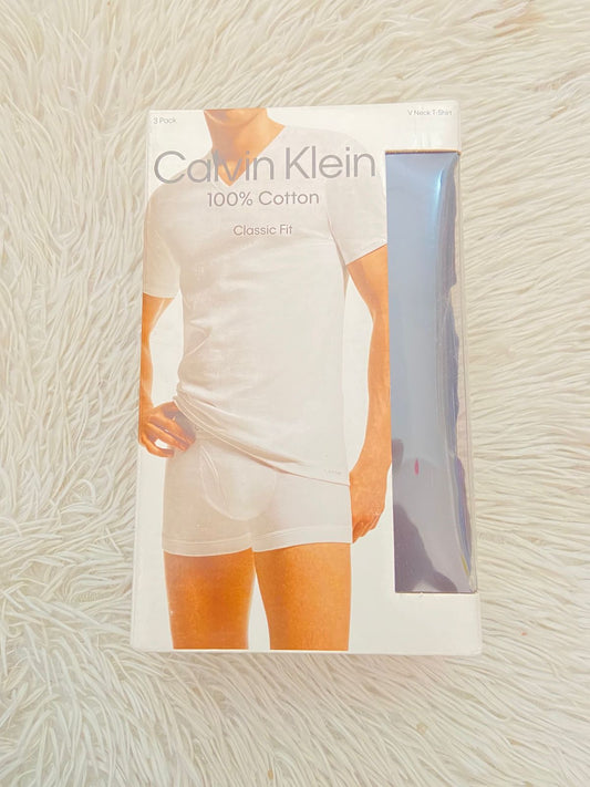 T-shirt 3-pack CALVIN KLEIN Original en color negro liso con cuello V 100% cotton.