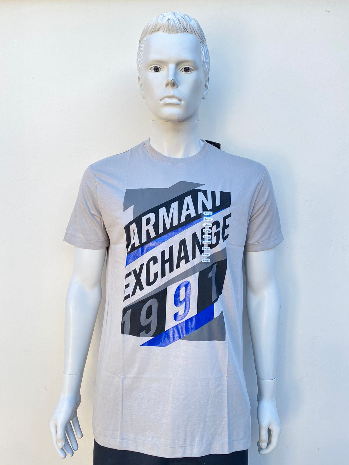 T-shirt Armani Exchange original gris con letras de la marca en frente y el número 1991.