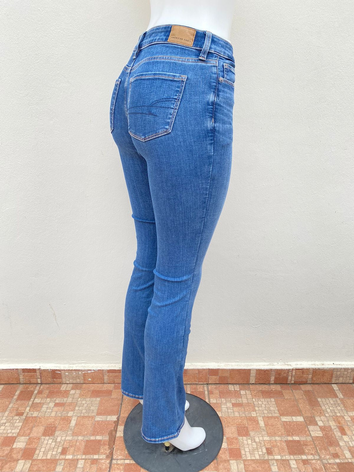 Pantalón Jean American Eagle original azul liso, HIGH-RISE SKINNY KICK.