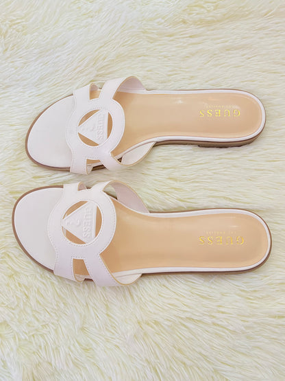 Sandalias GUESS original, blanca con crema y letras GUESS ? en frente.