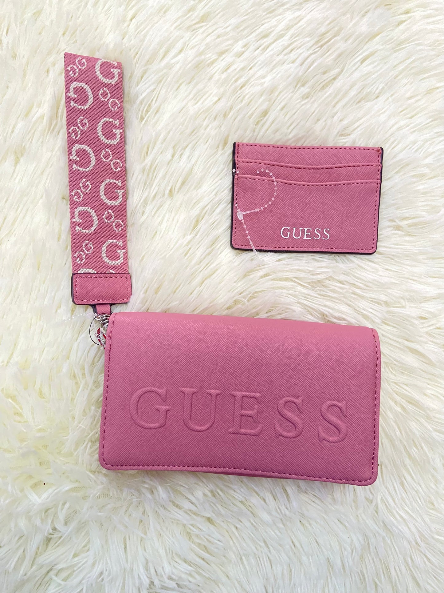 Set GUESS original de monedero/ cartera y tarjetero de color rosado ( Dusty Rose ) con letras de color plateado y rosado.