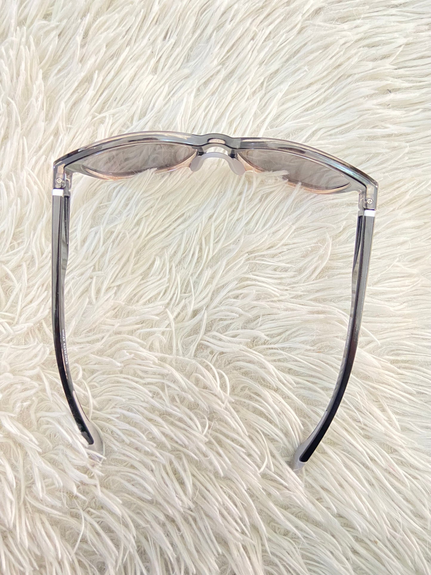 Lentes, negro con micas en color gris y montura degradada.