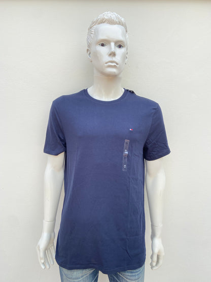 T-shirt TOMMY HILFIGER original, azul marino con pequeño logotipo al lado.