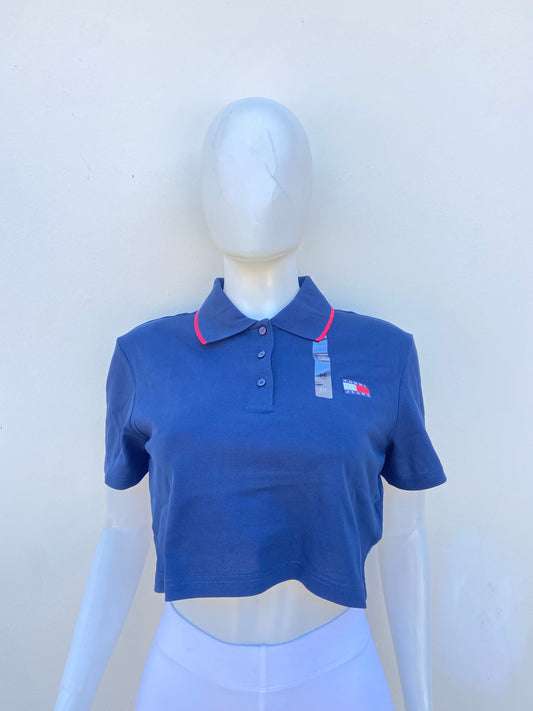 Top Tommy Hilfiger original en color azul marino con cuello y logotipo de la marca al frente.
