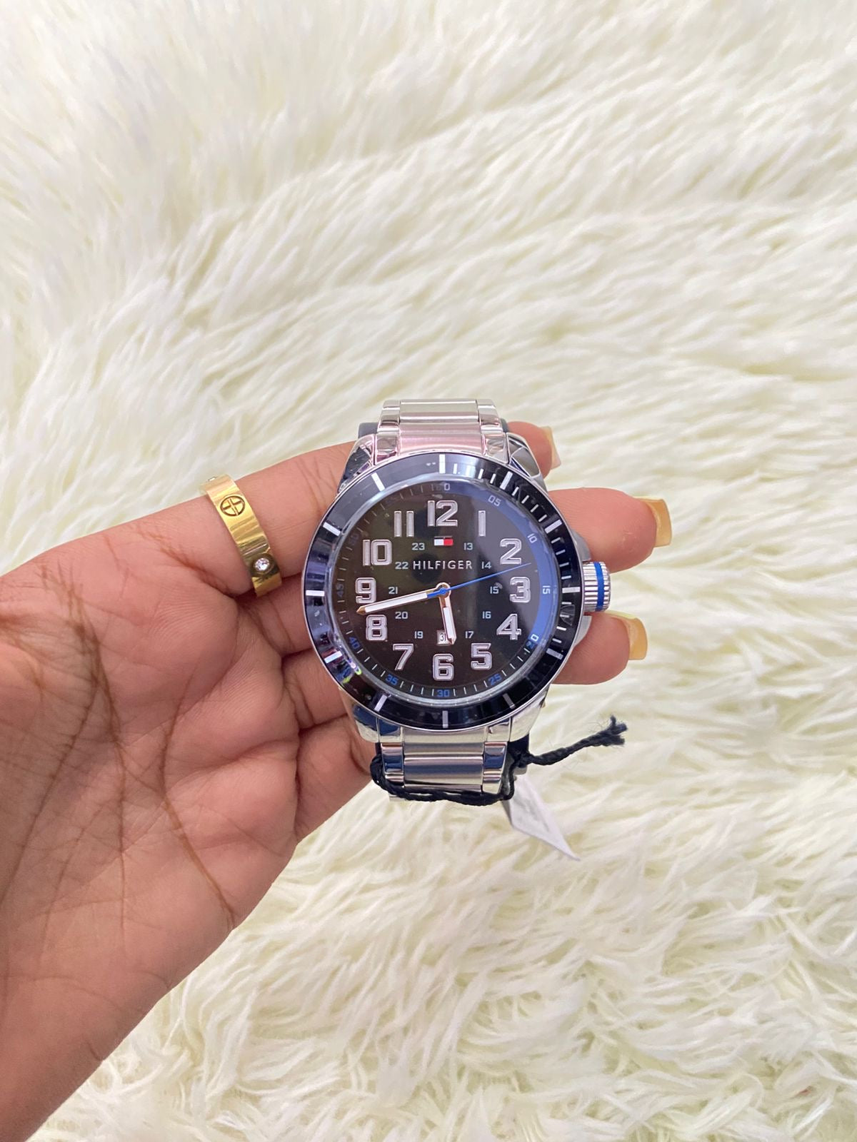 Reloj TOMMY HILFIGER original, 46mm cara , plateado con fondo negro con azul.